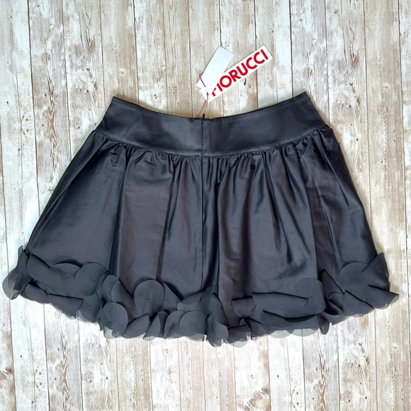 Fiorucci NOS (Deadstock) Vintage Black Mini Skirt with Playful Petal Hem Size 6 - Picture 4 of 12